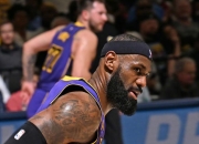 IM电竞游戏-湖人大胜灰熊，戴维斯砍下25分