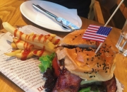 im电竞官网-汉堡队长精彩助攻，助球队取得宝贵三分的简单介绍