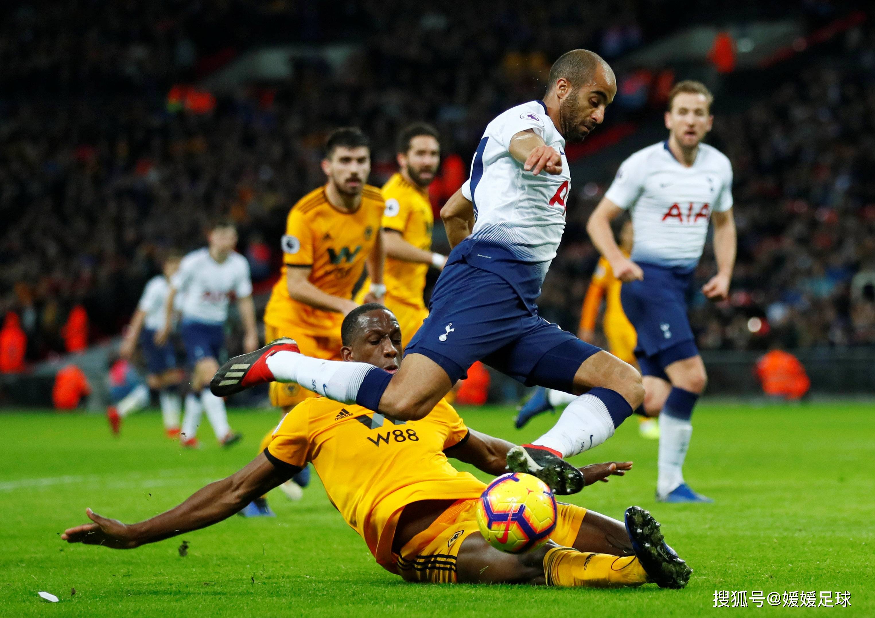 赛前准备:足球队员们的决胜时刻 赛前准备:足球队员们的决胜时刻