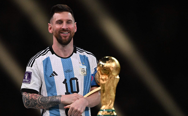 阿根廷足球巨星遭质疑:梅西背负重任的简单介绍 阿根廷足球巨星遭质疑:梅西背负重任的简单介绍