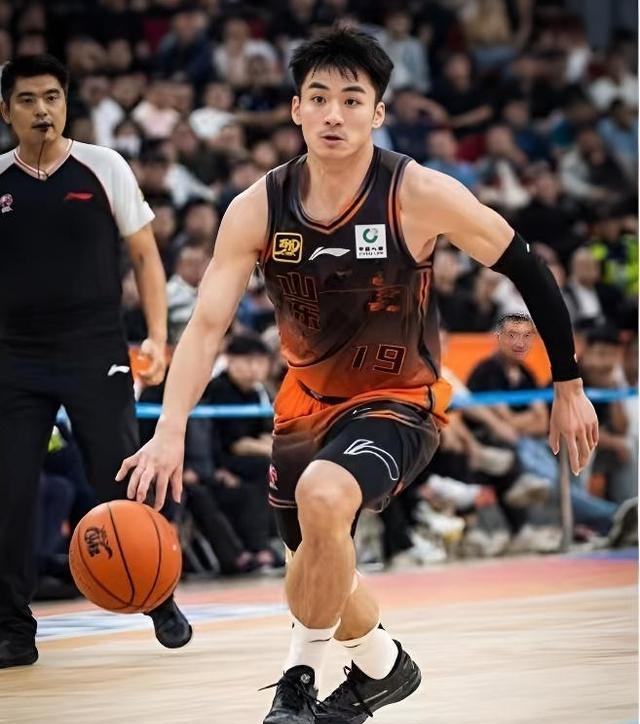 山东队争夺主场胜利,战胜上海队的简单介绍 山东队争夺主场胜利,战胜上海队的简单介绍