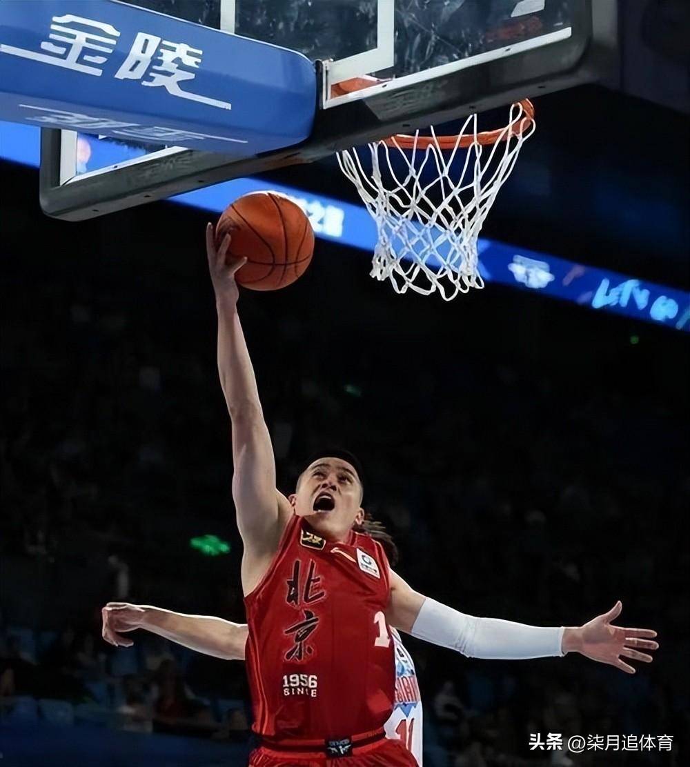 外援持球领跑球队,连环进攻令对手眼花缭乱的简单介绍 外援持球领跑球队,连环进攻令对手眼花缭乱的简单介绍