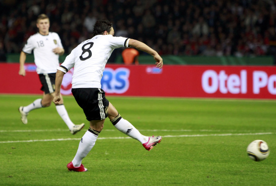 瑞典队迎难而上,备战欧洲杯预选赛 瑞典队迎难而上,备战欧洲杯预选赛