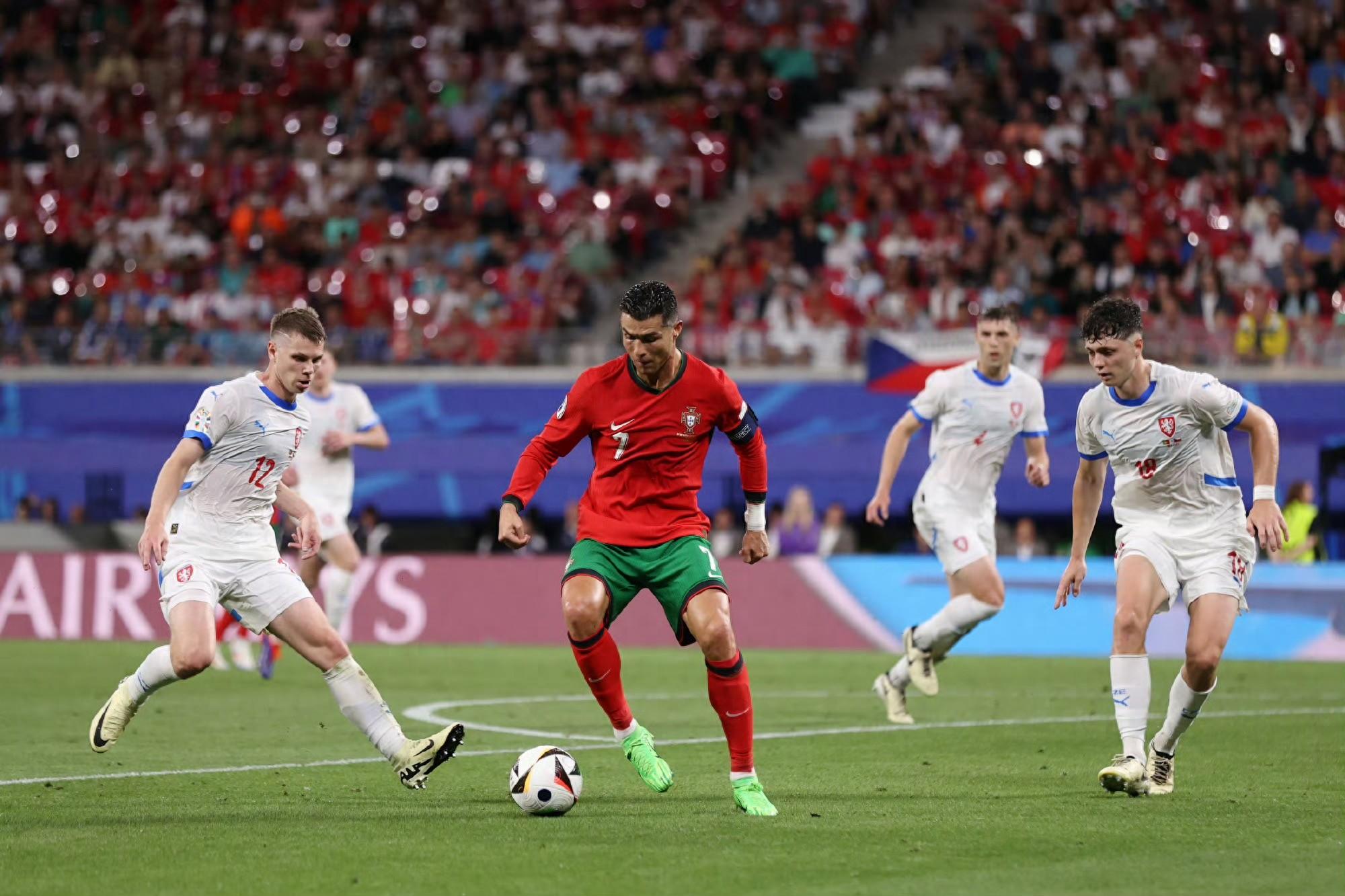 关于精彩绝伦!欧洲杯赛事再次掀起高潮的信息 关于精彩绝伦!欧洲杯赛事再次掀起高潮的信息