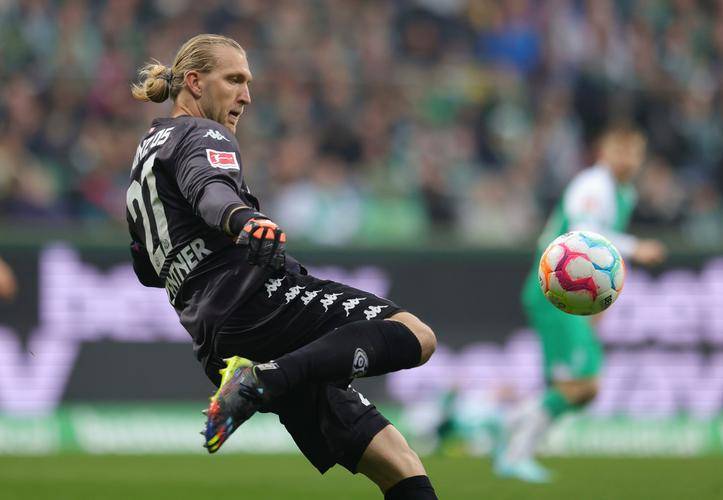 关于多特蒙德防守线面临挑战,教练组寻求解决方案的信息 关于多特蒙德防守线面临挑战,教练组寻求解决方案的信息