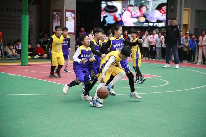 包含青年篮球选拔赛开启新晋恒星的词条