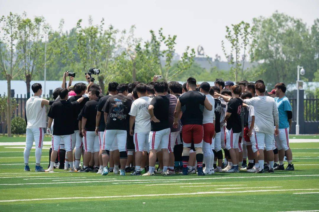 严阵以待,球队备战下一轮对决 严阵以待,球队备战下一轮对决