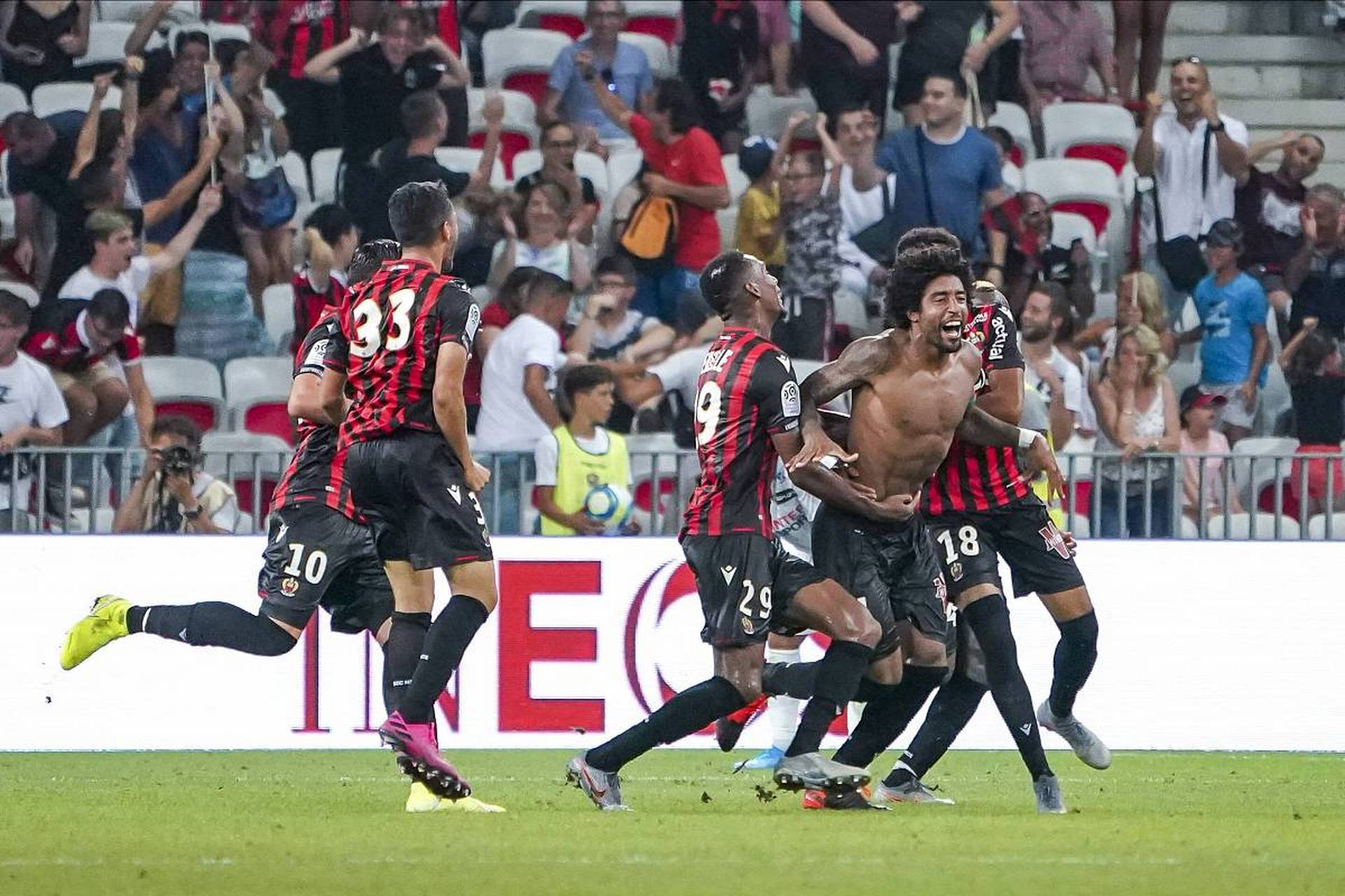 亚眠队主场不敌波尔多,遗憾输球 亚眠队主场不敌波尔多,遗憾输球