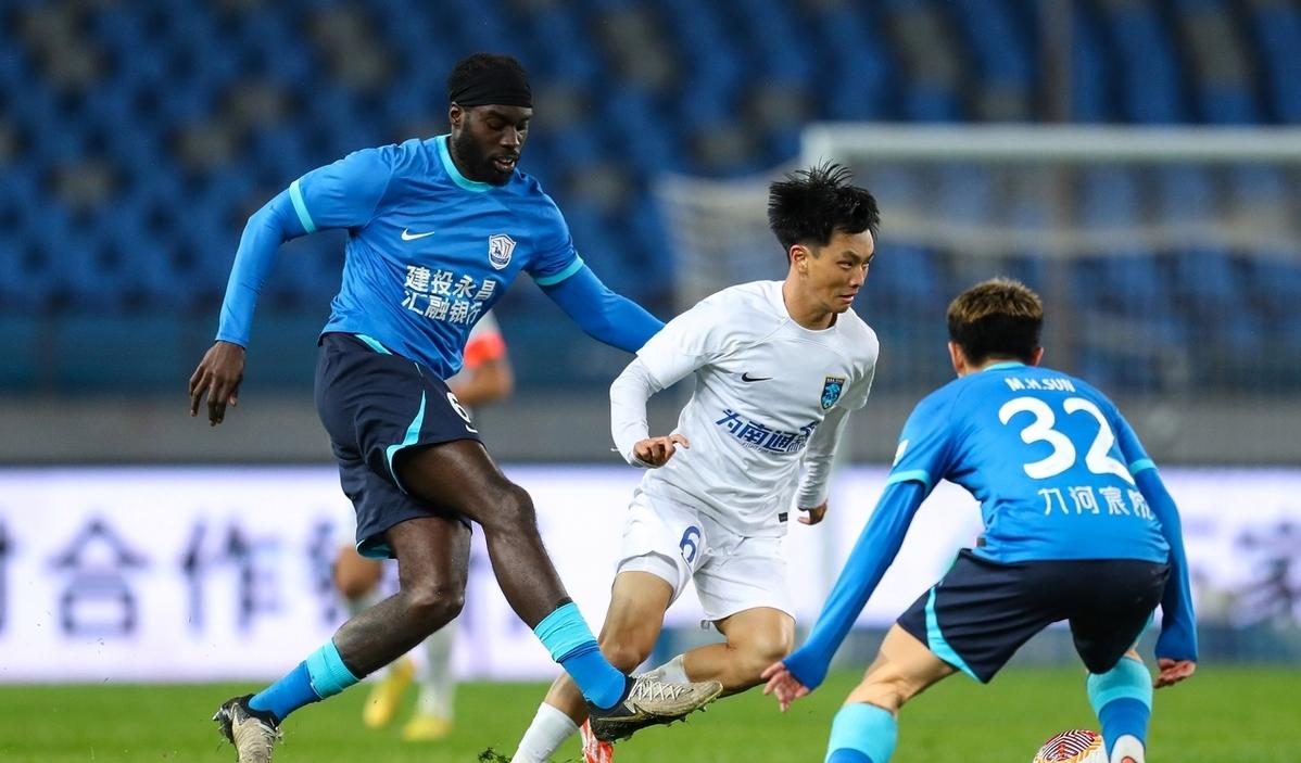 新援表现出色,球队实力提升成为新赛季热点话题 新援表现出色,球队实力提升成为新赛季热点话题