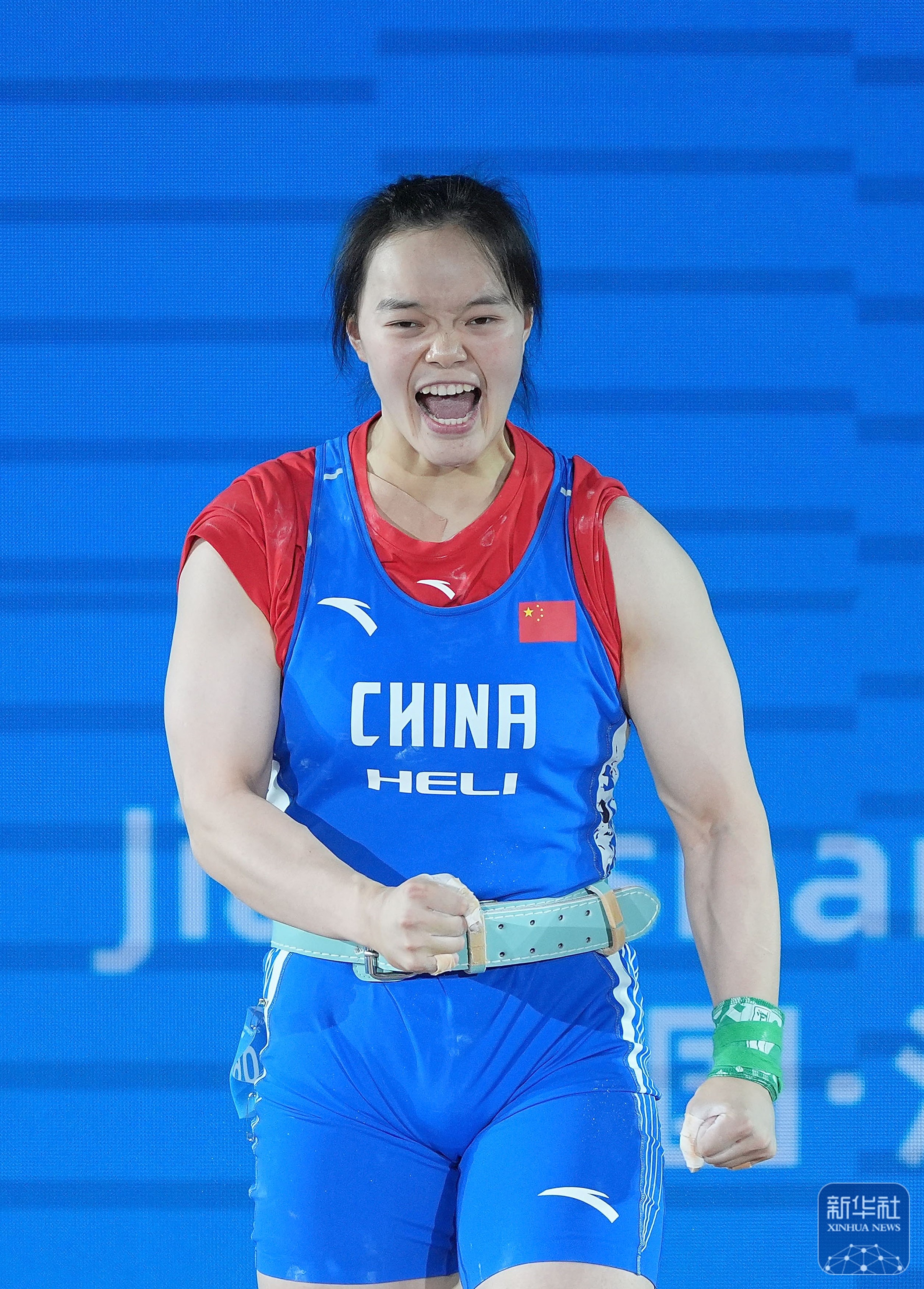 乌克兰举重选手刷新记录夺冠 乌克兰举重选手刷新记录夺冠