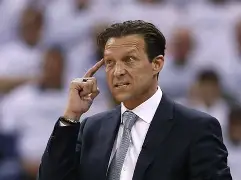 巨掌戈登-海沃德长远远打破圈外射球,勇士取胜 巨掌戈登-海沃德长远远打破圈外射球,勇士取胜