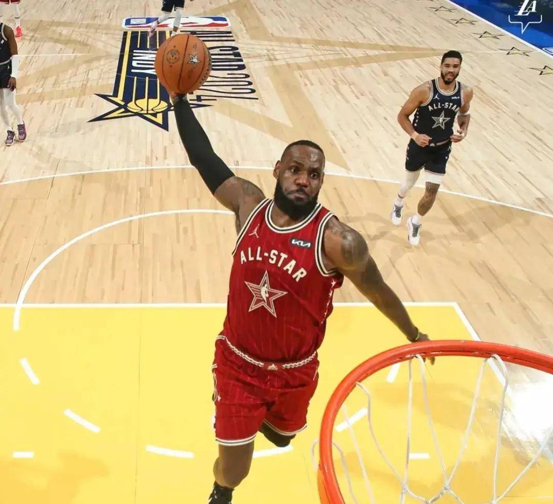 明星球员抢尽风头,话题性十足的简单介绍 明星球员抢尽风头,话题性十足的简单介绍