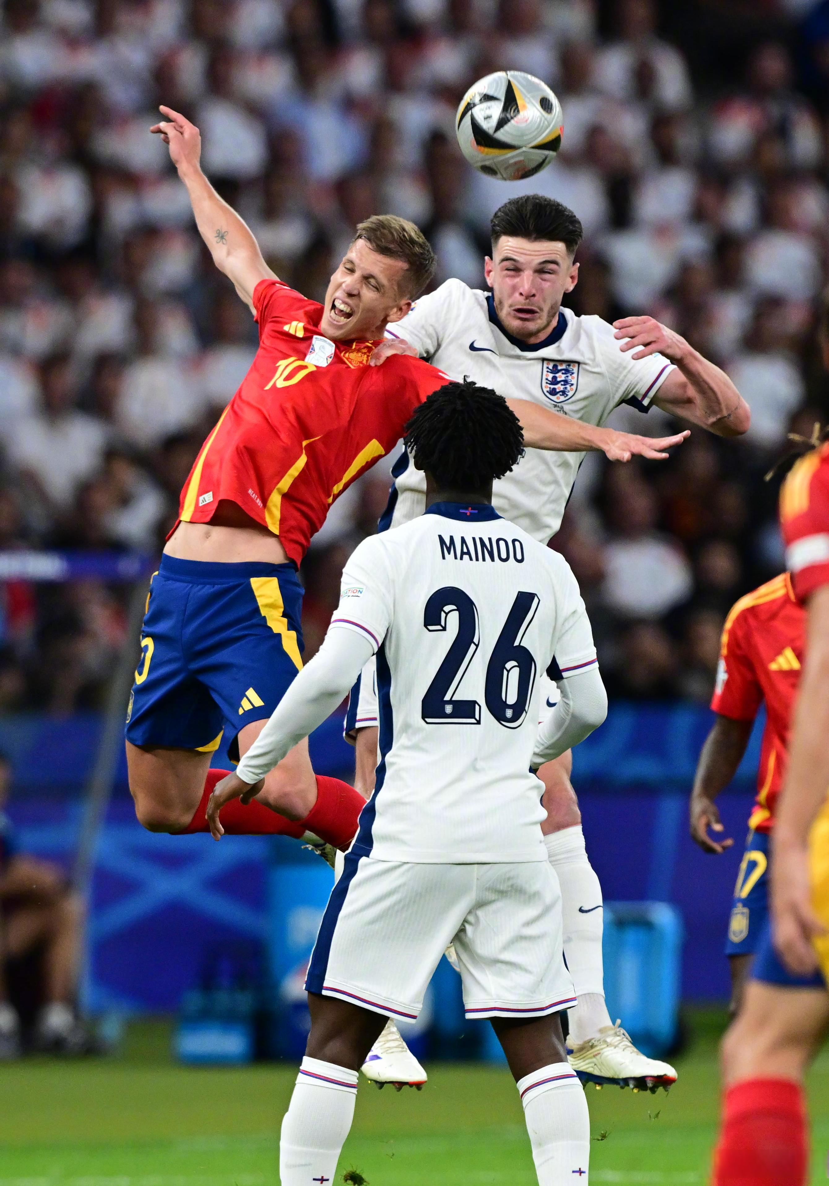 西班牙队势如破竹,连胜开局 西班牙队势如破竹,连胜开局