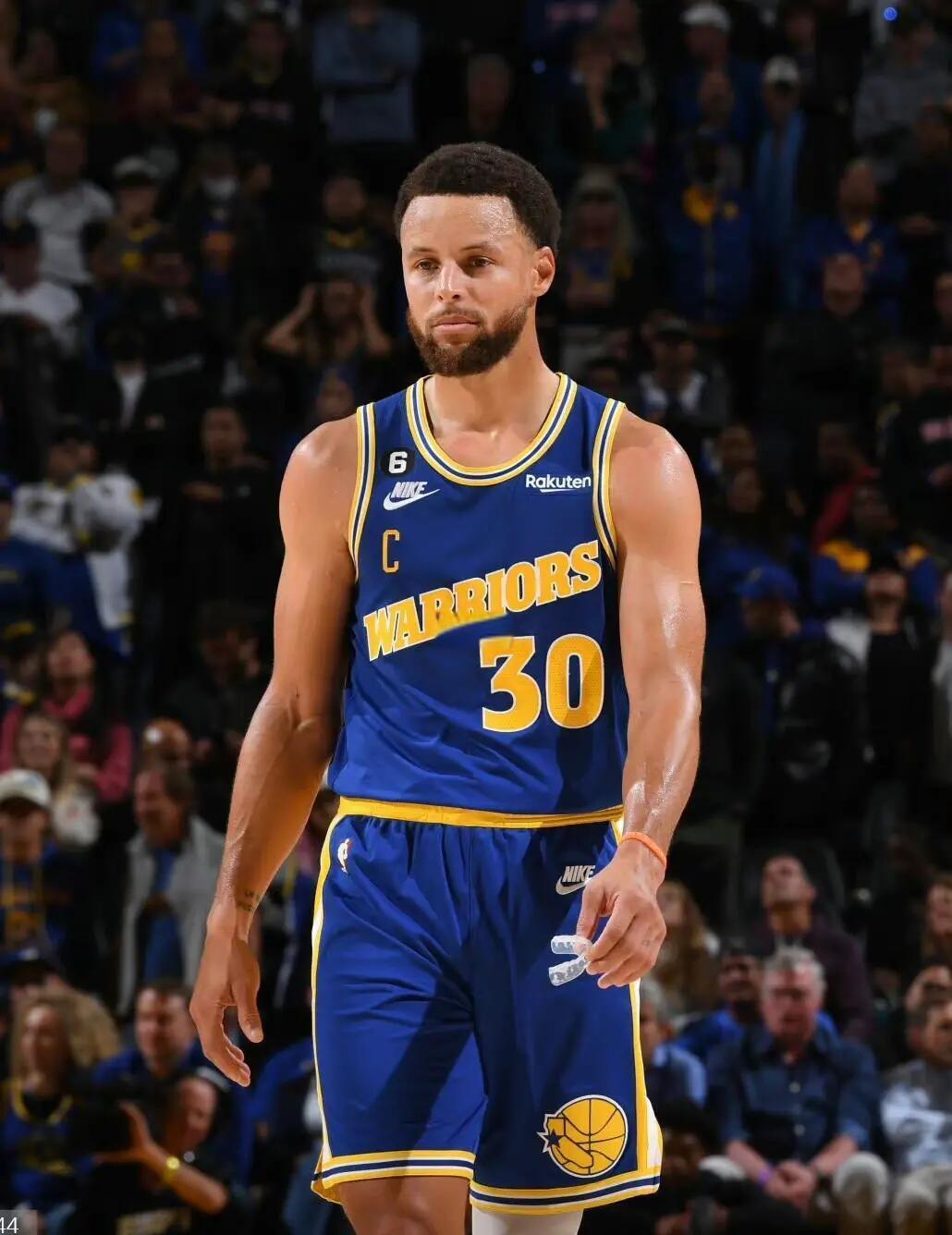 金州勇士队主帅公开批评球员表现,引发球队内部不满 金州勇士队主帅公开批评球员表现,引发球队内部不满