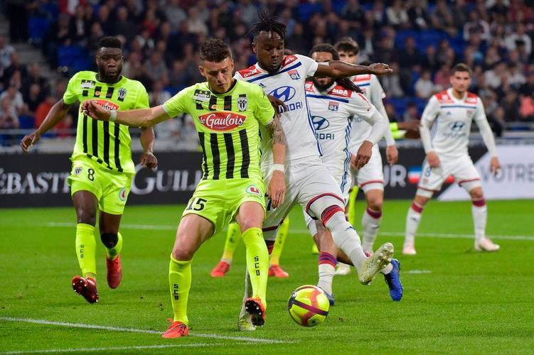 南特秋风扫落叶,法甲保级形势岌岌可危 南特秋风扫落叶,法甲保级形势岌岌可危