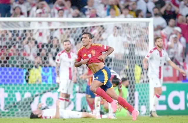 悉尼球队力克对手,斩获国际赛事胜利宝座 悉尼球队力克对手,斩获国际赛事胜利宝座