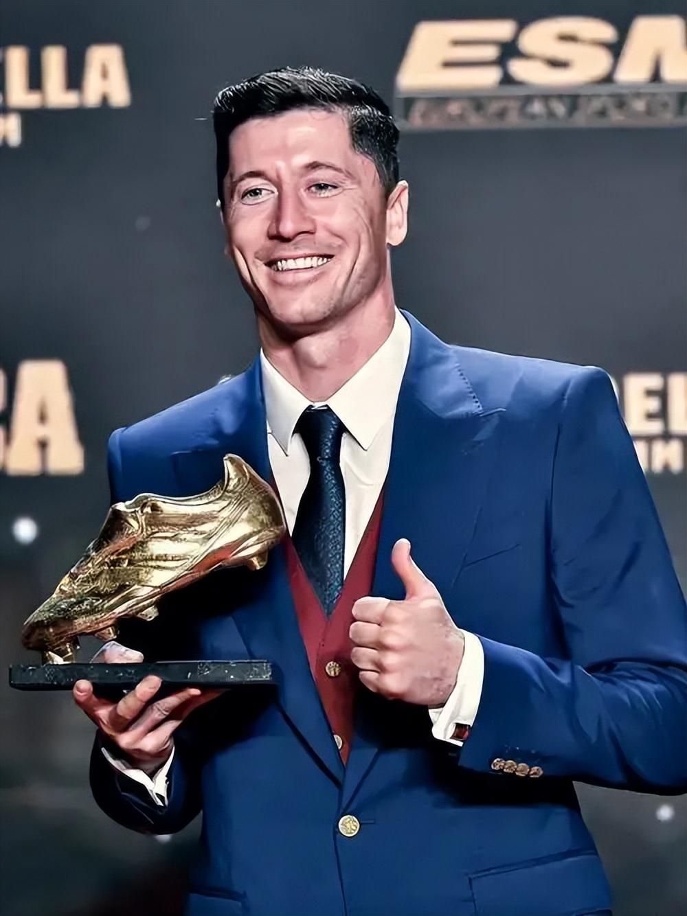 佛罗伦萨前锋荣膺联赛最佳射手,刷新个人纪录的简单介绍 佛罗伦萨前锋荣膺联赛最佳射手,刷新个人纪录的简单介绍