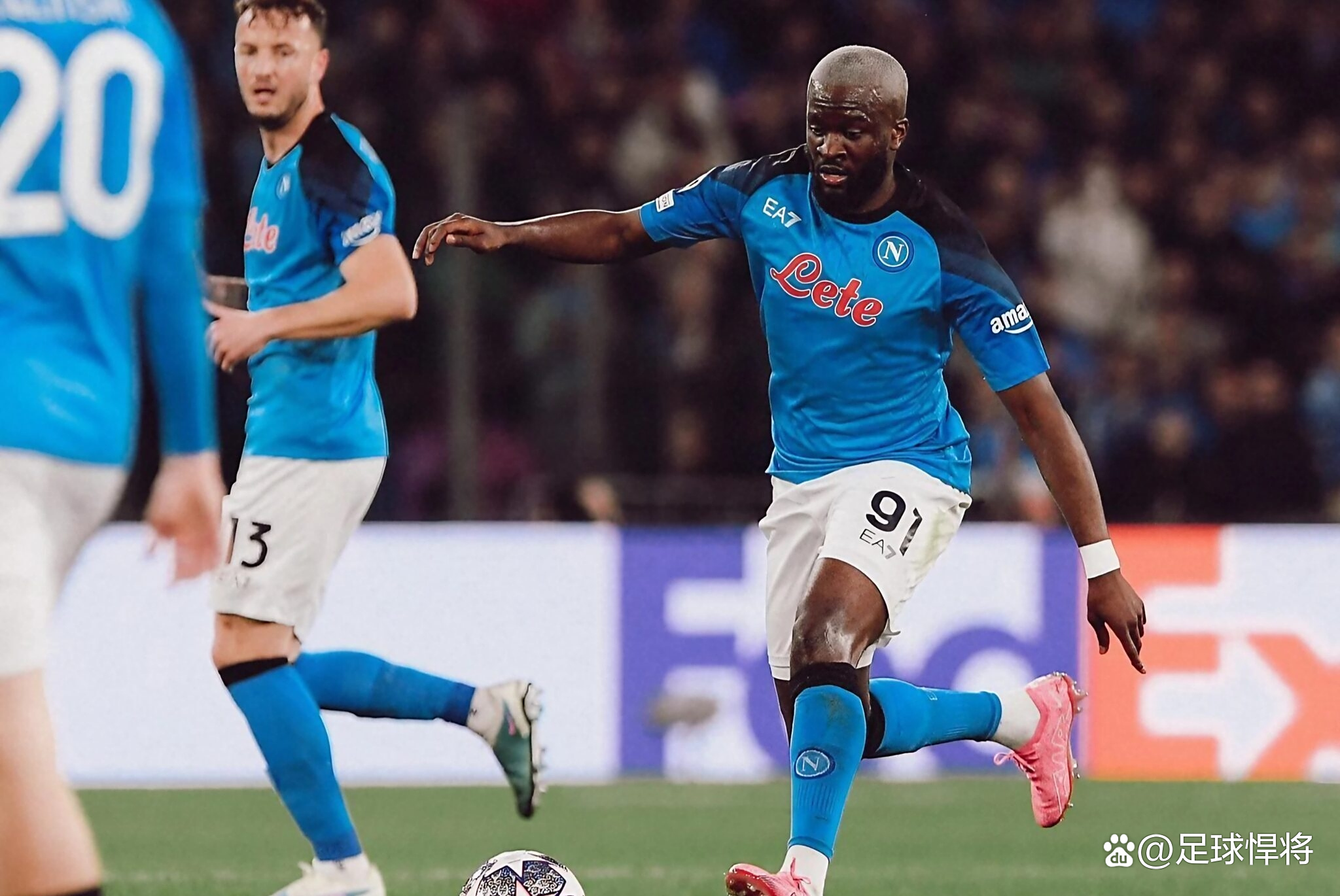 关于顶尖球队在一场激烈的比赛中战平的信息 关于顶尖球队在一场激烈的比赛中战平的信息