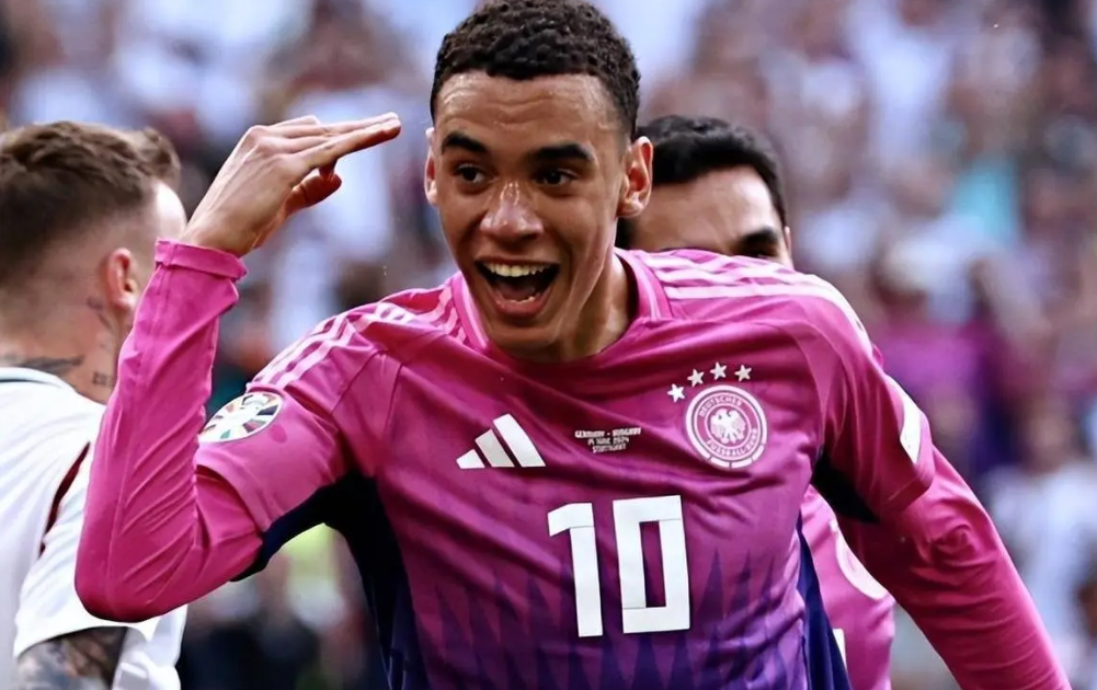 富力新星表现抢眼,首秀大放异彩助球队获胜 富力新星表现抢眼,首秀大放异彩助球队获胜