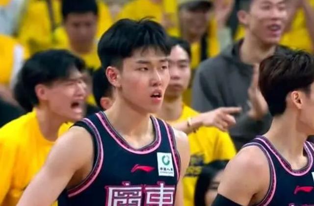 富力新星表现抢眼,首秀大放异彩助球队获胜 富力新星表现抢眼,首秀大放异彩助球队获胜