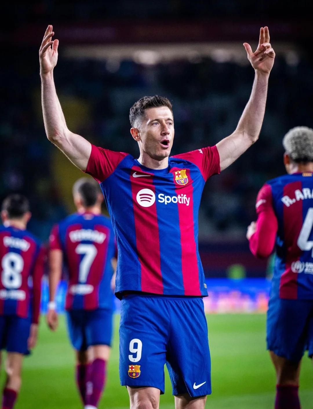 瓦伦西亚主场大胜,豪取三分 瓦伦西亚主场大胜,豪取三分