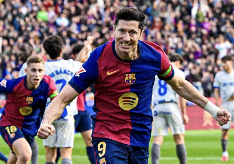 瓦伦西亚主场大胜,豪取三分 瓦伦西亚主场大胜,豪取三分