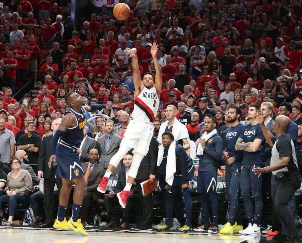 开拓者队员私下碰面商讨战术,团结一致迎难而上 开拓者队员私下碰面商讨战术,团结一致迎难而上