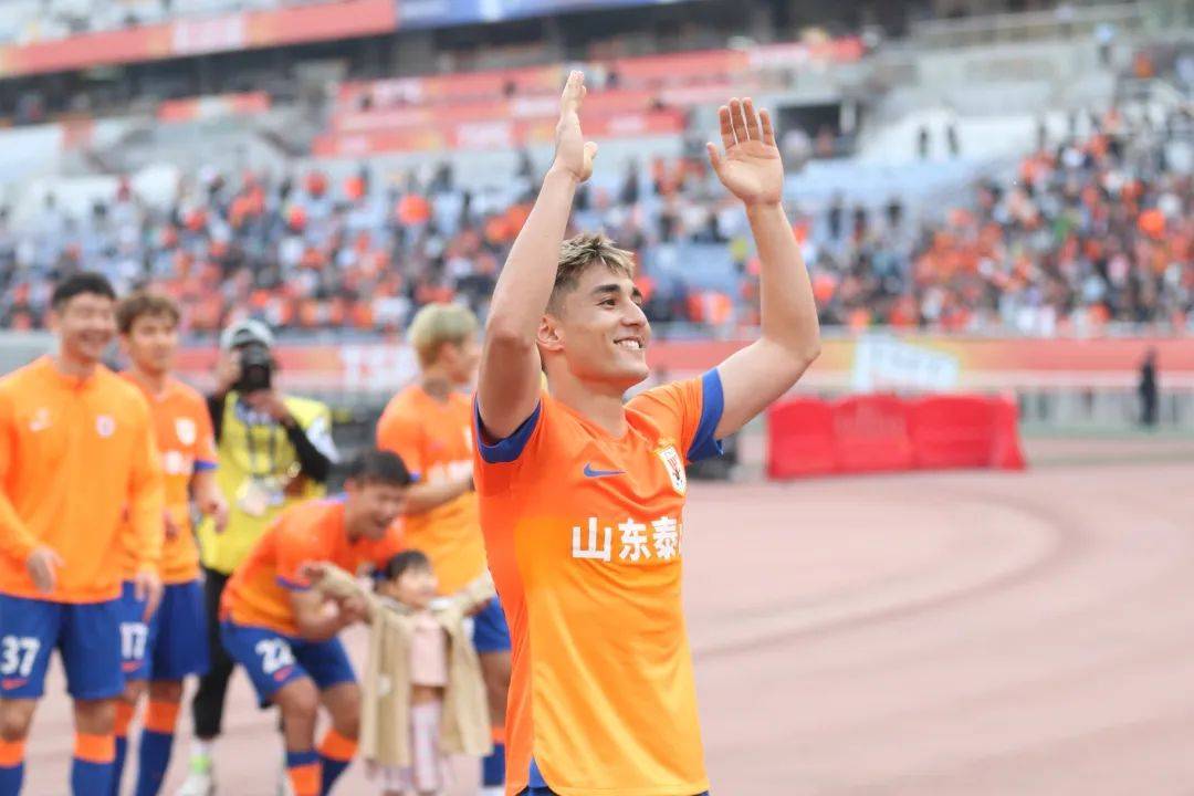 鲁能主场战平,顶尖对决仍未分出胜负 鲁能主场战平,顶尖对决仍未分出胜负