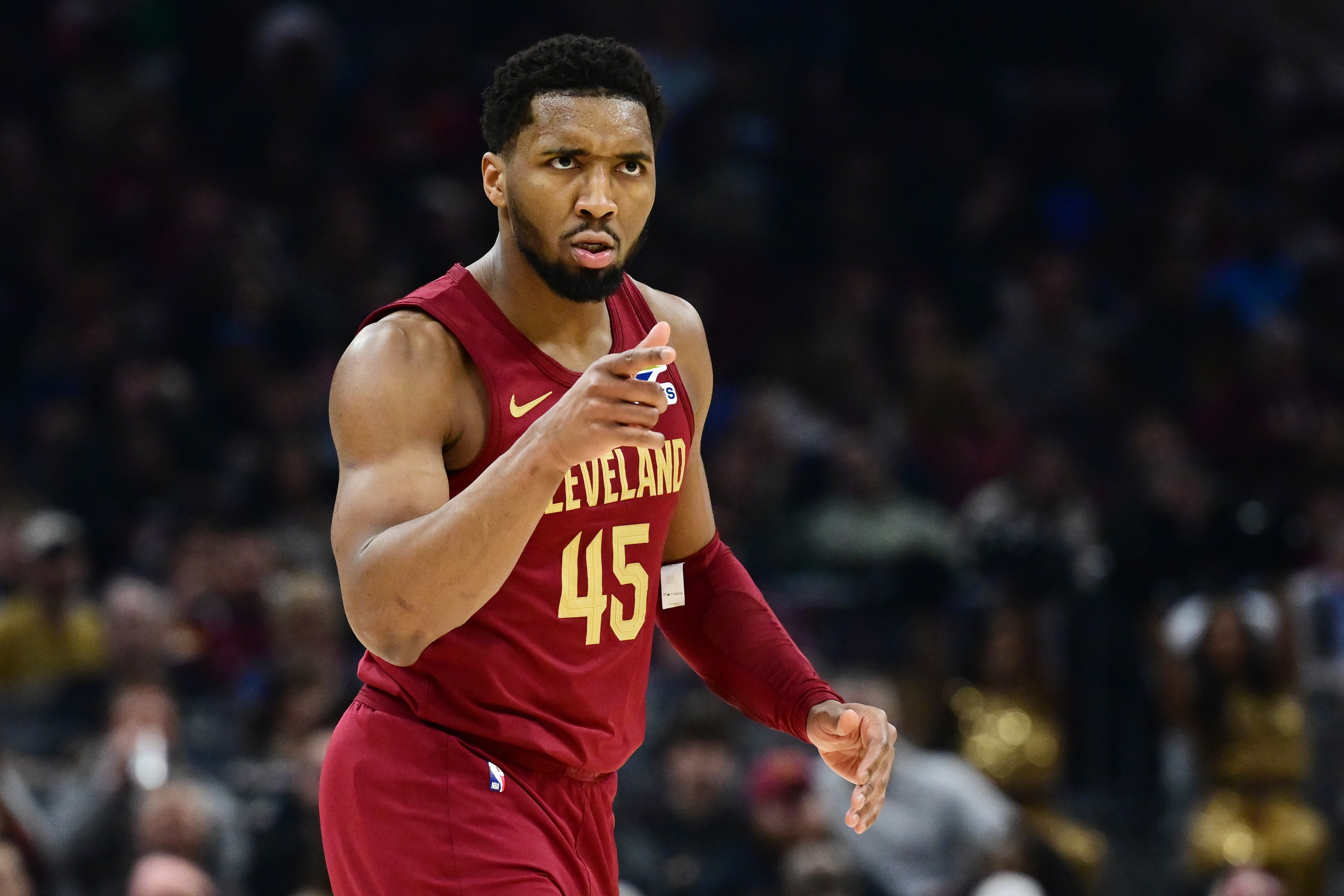 米切尔当选赛季最佳球员,实至名归 米切尔当选赛季最佳球员,实至名归