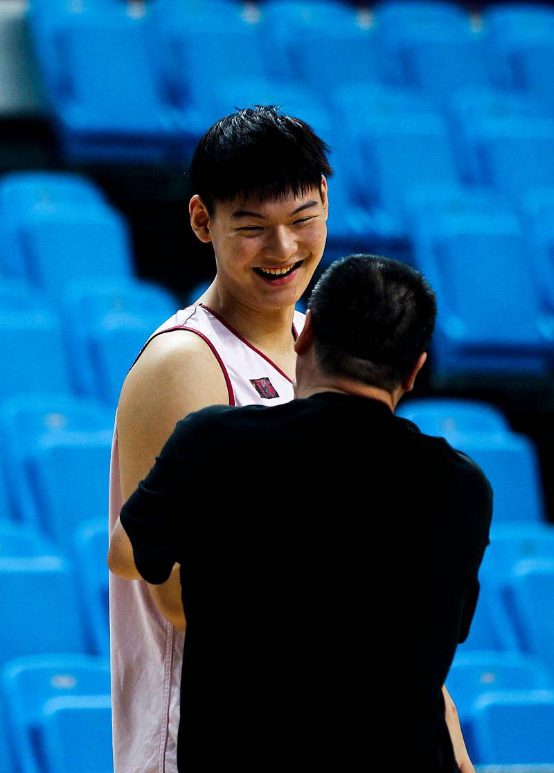 上海男篮在比赛中取得一鼓作气胜利 上海男篮在比赛中取得一鼓作气胜利