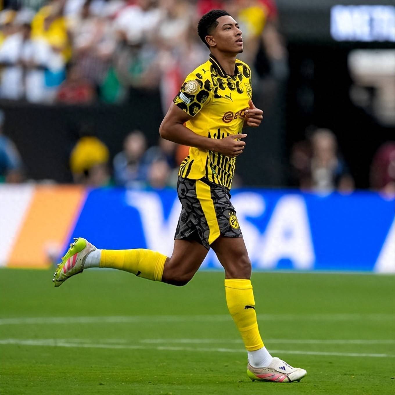 南非运动员展现实力,赢得球迷肯定 南非运动员展现实力,赢得球迷肯定