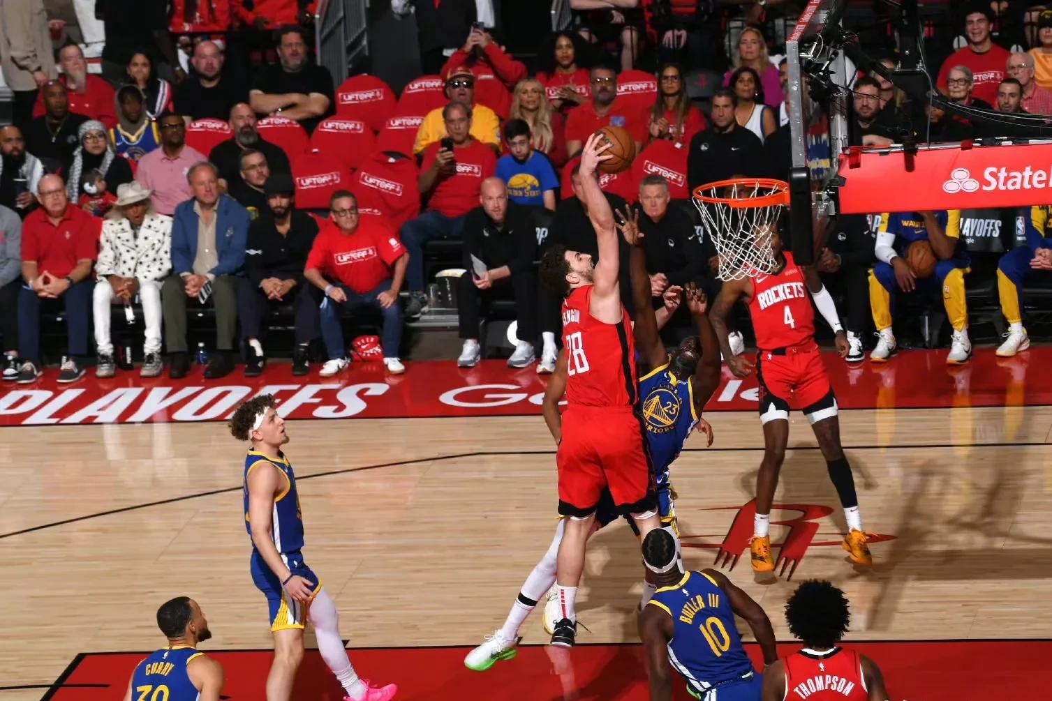 火箭主帅调整防守战术,球队战绩逐渐提升 火箭主帅调整防守战术,球队战绩逐渐提升