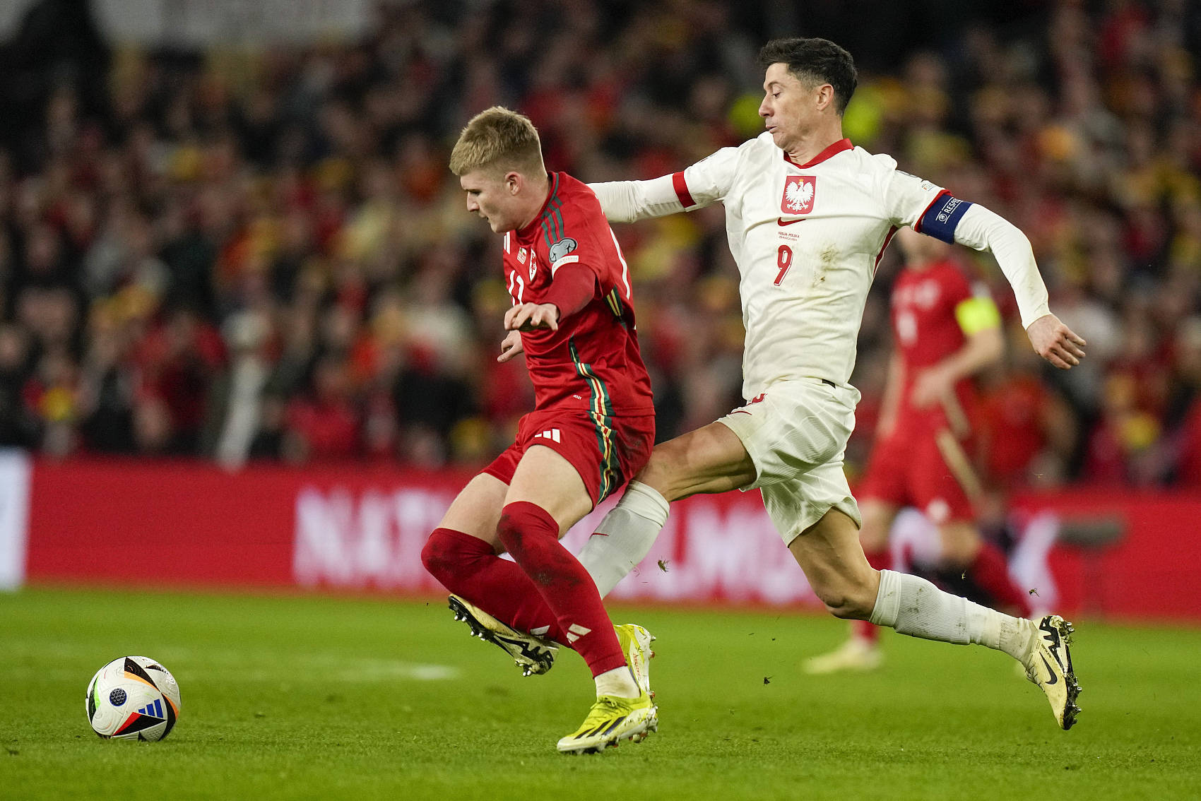 法国强势击败芬兰,提前晋级欧洲杯 法国强势击败芬兰,提前晋级欧洲杯