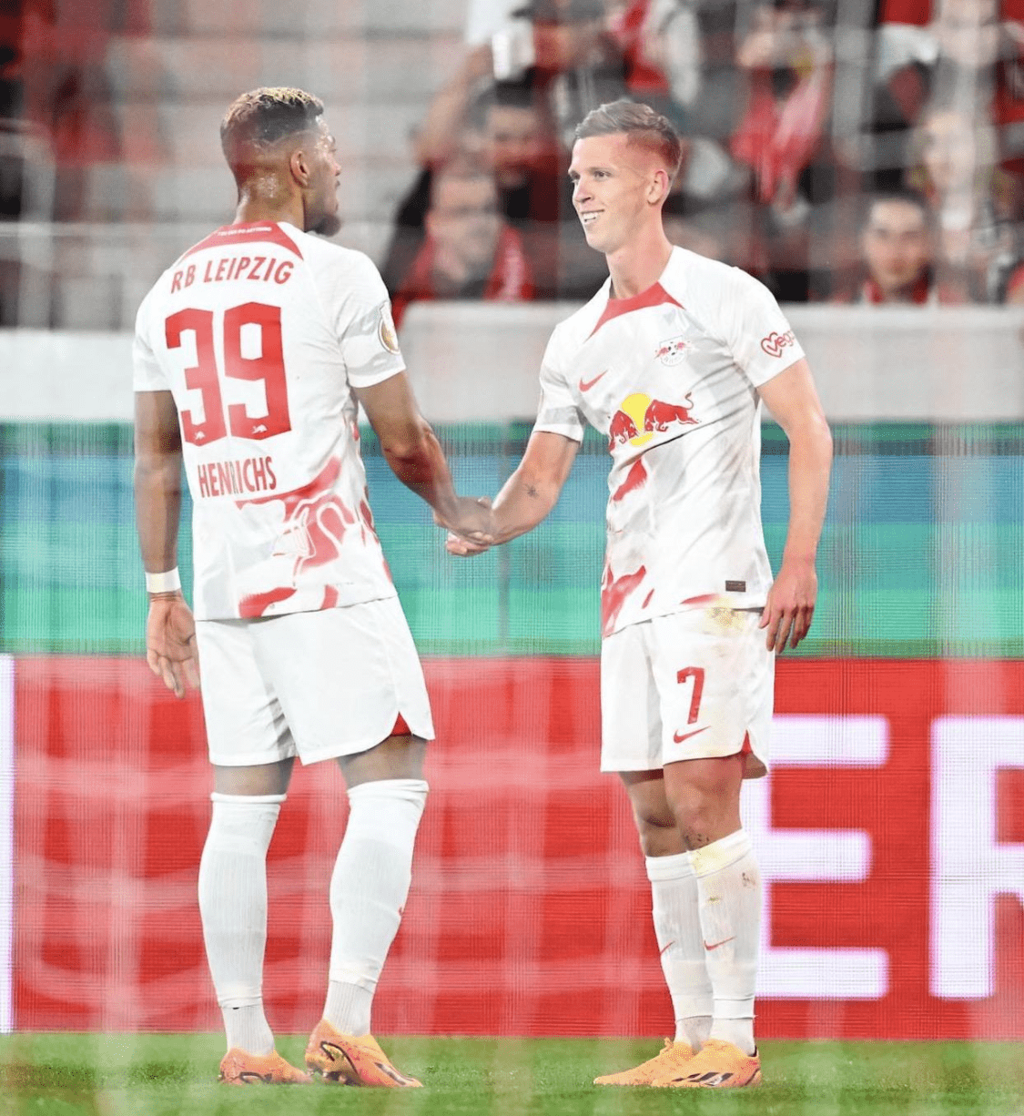 EG血洗MAD，Canyon开启传奇时刻顶尖较量入围赛，强势挺进下一轮的简单介绍