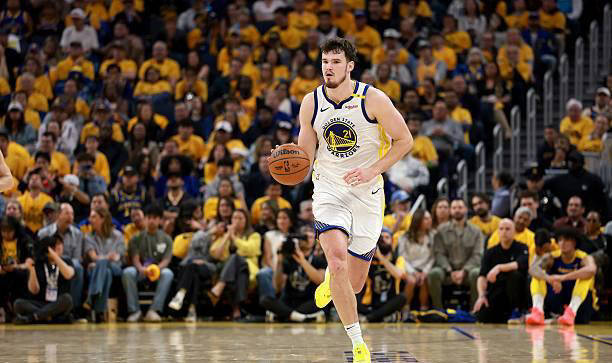 勇士队新秀表现出色 勇士队新秀表现出色