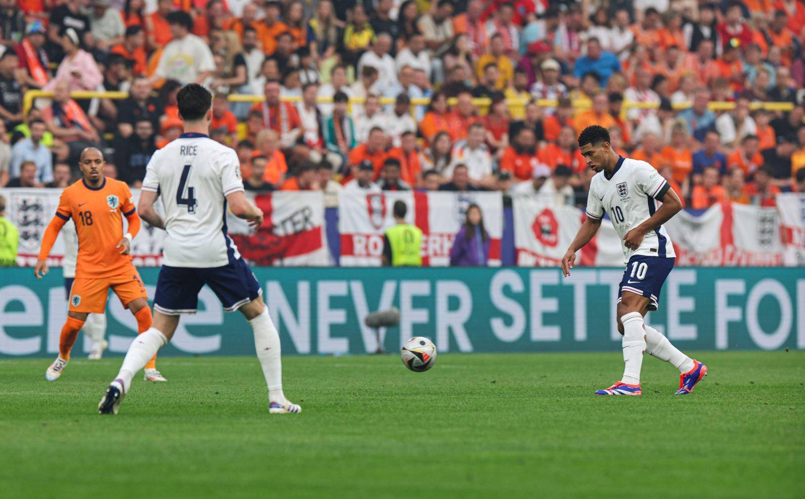 欧洲杯资格赛:国家队場场胜出,轻松晋级 欧洲杯资格赛:国家队場场胜出,轻松晋级