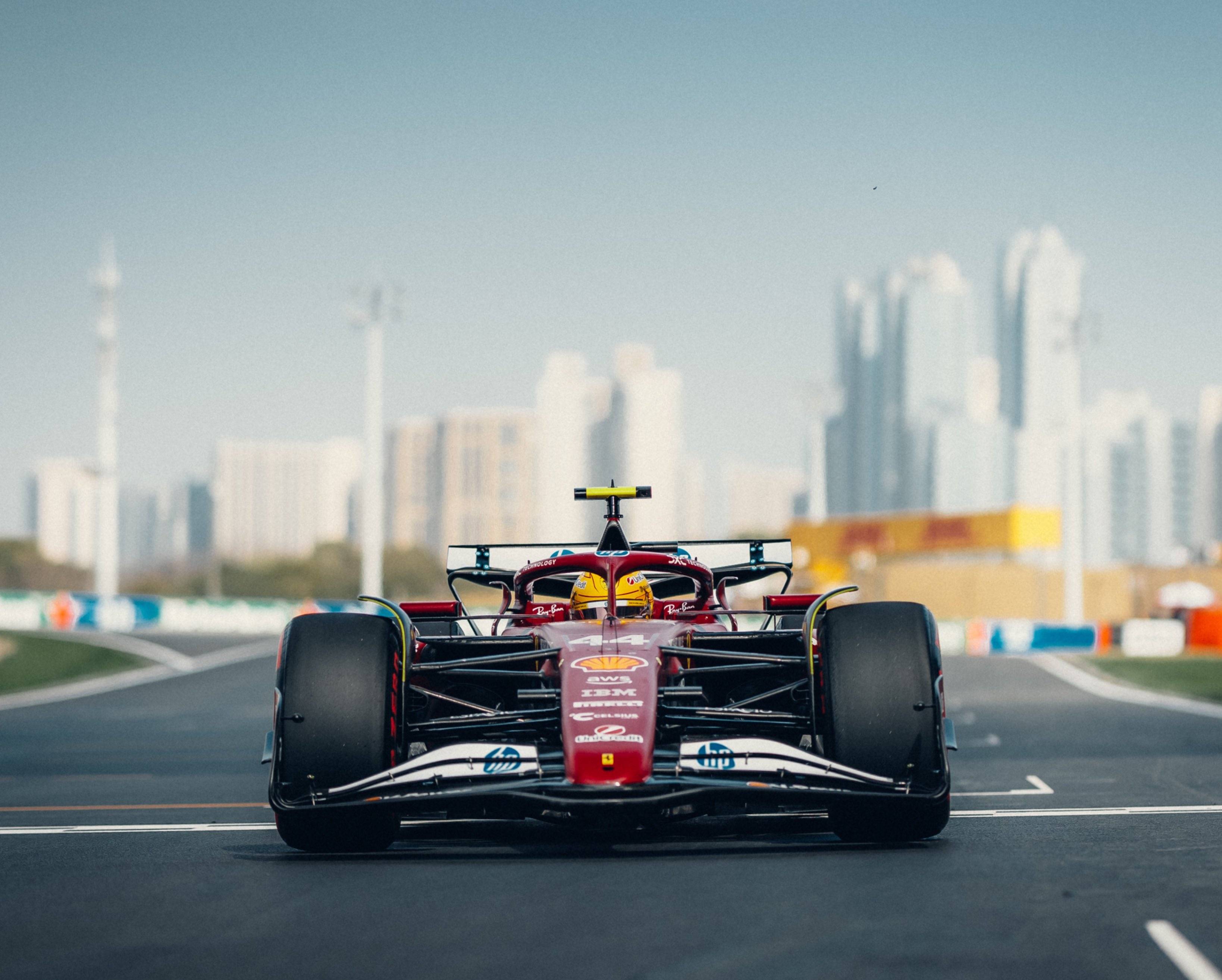 哈斯车队险胜威廉姆斯，皮亚斯特里带队取胜