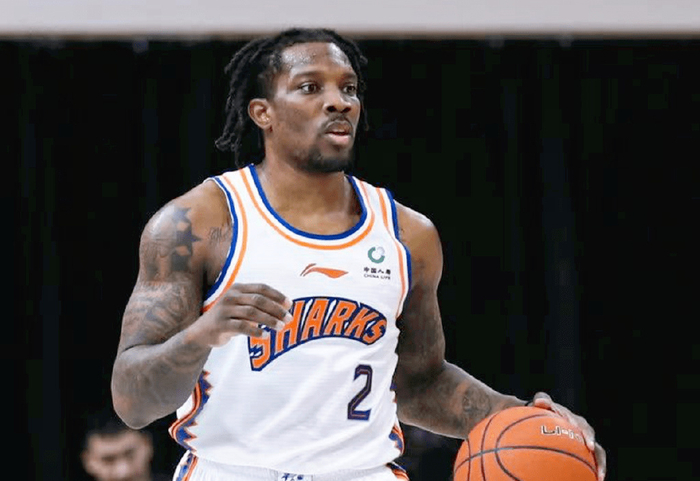 关于马刺完胜猛龙，王哲林状态火热的信息